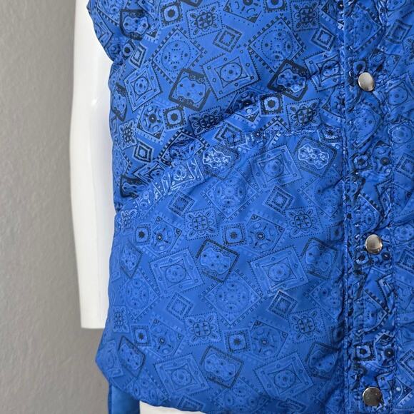 Vintage 70s/80s Blue Paisley Bandana Print Puffer Vest - Picture 3 of 8